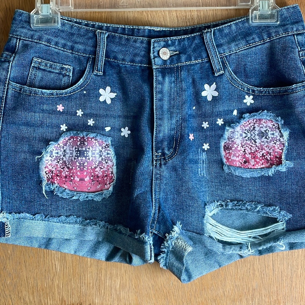 High Rise Woman’s Distressed Shorts Sz L Cute!